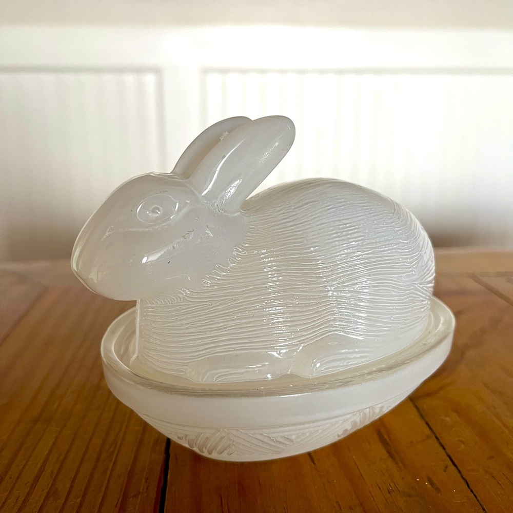 Target Bullseye Glass Easter Rabbit in a Nest Covered Dish